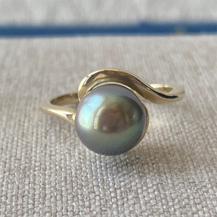 Lustrous and Multicolored Cortez Pearl on 14K Gold Ring