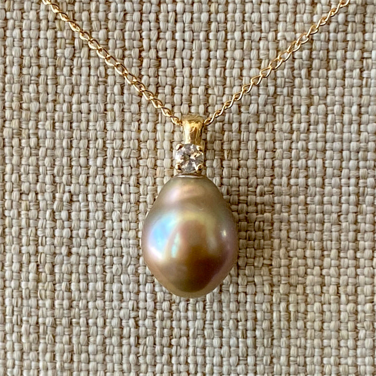 Lustrous light iridescent Cortez Pearl on 14K Yellow Gold Pendant and Chain with Sapphire
