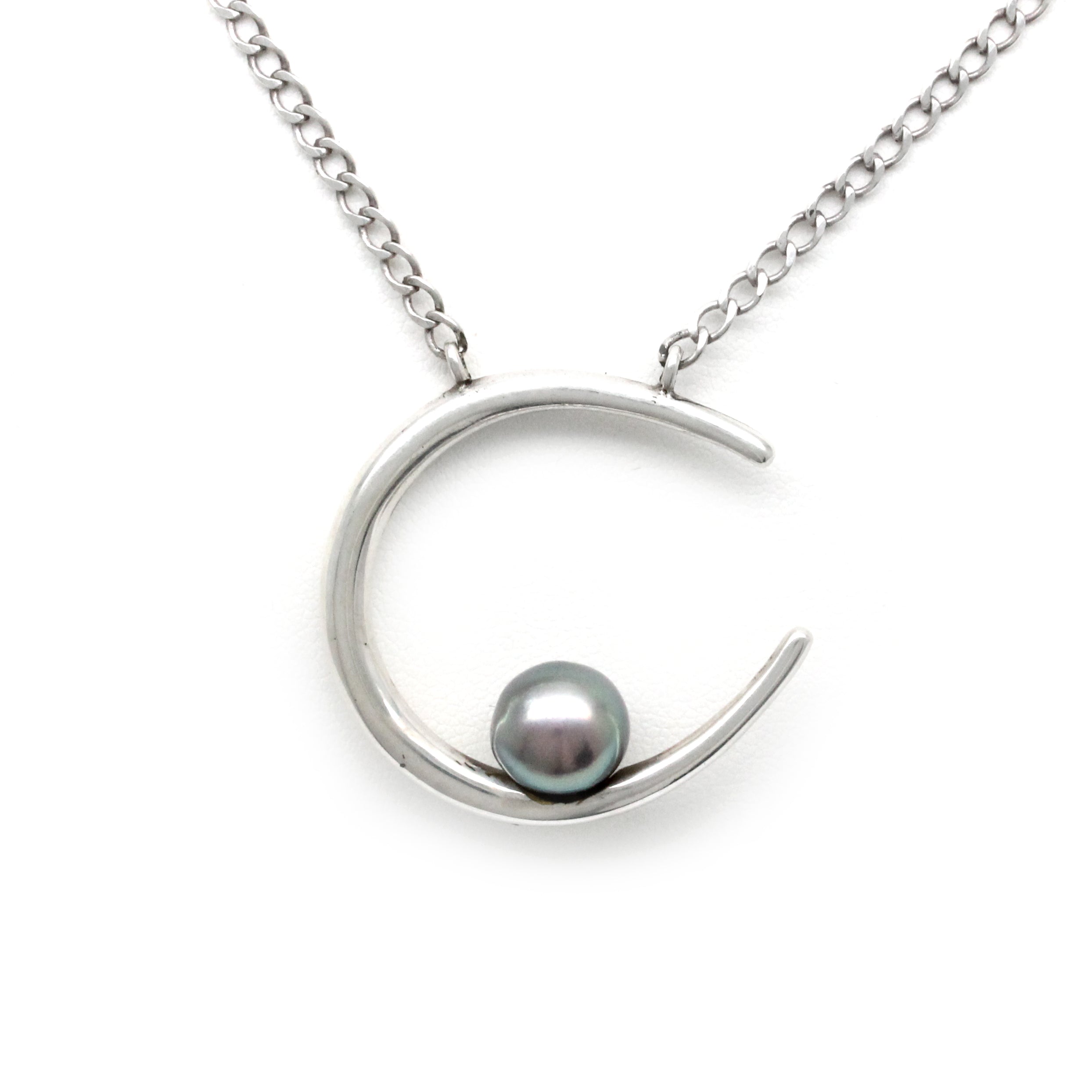 "Horse-Shoe" Silver Chain with Cortez Pearl