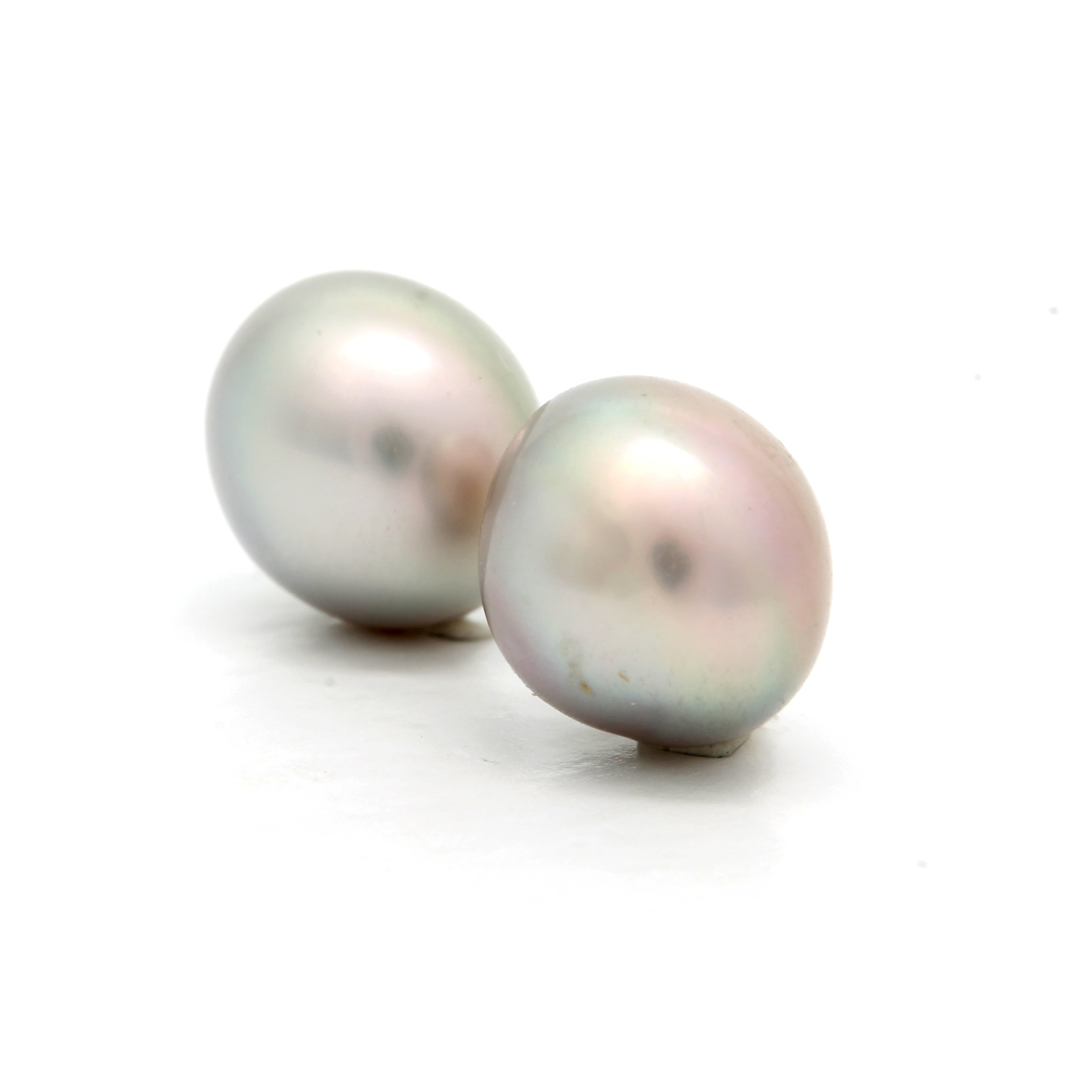 Pair of "Button" 9 mm Cortez Pearls