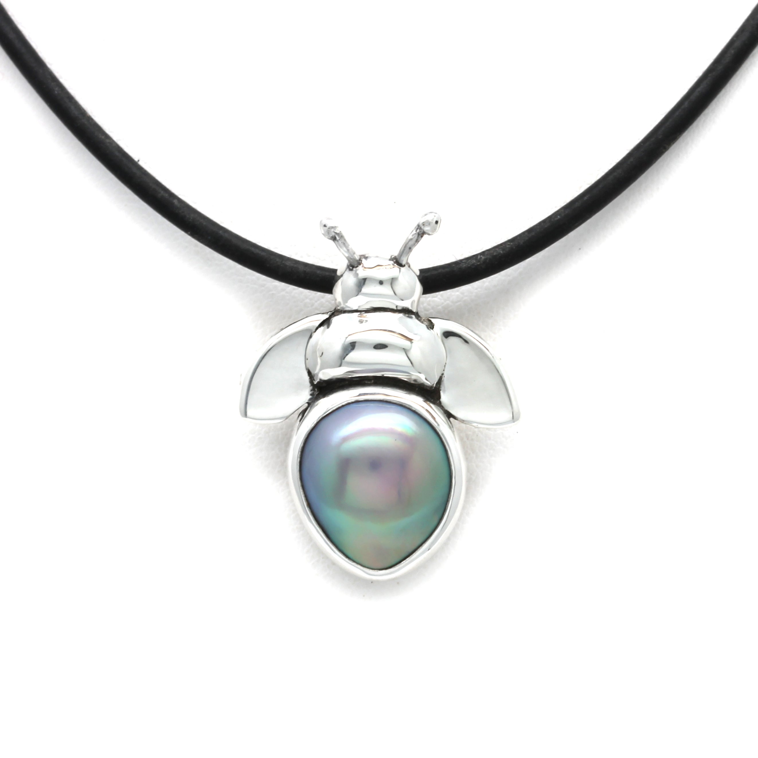 "Bee" Silver Pendant with Cortez Mabe Pearl by Priscila Canales